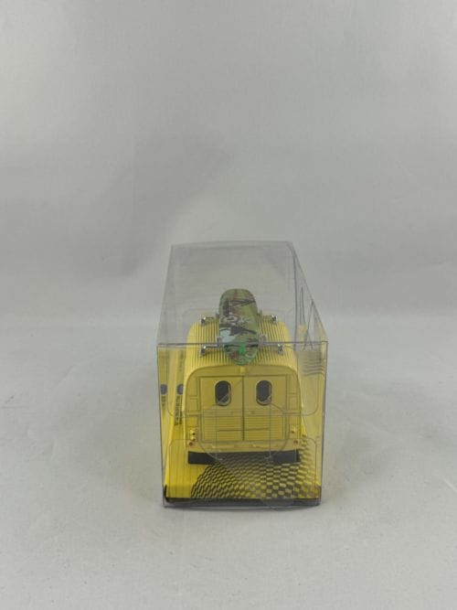 Fourgonnette 2CV Citroën jaune hippie planche de surf verte
