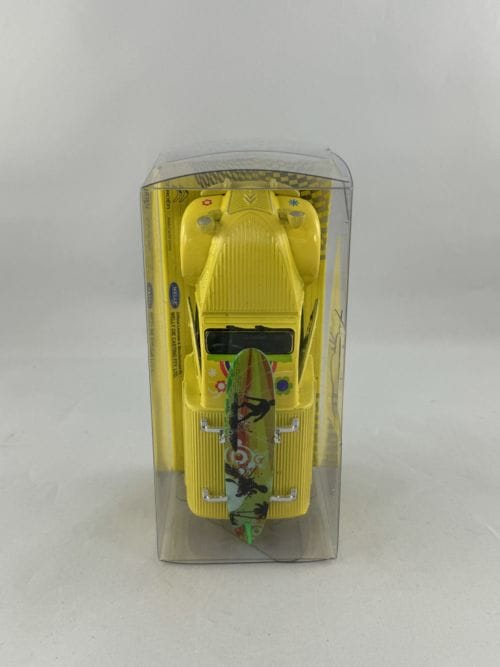 Fourgonnette 2CV Citroën jaune hippie planche de surf verte