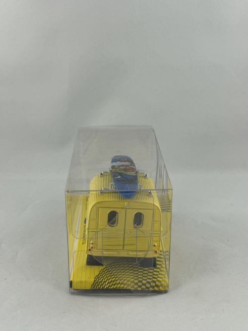 Fourgonnette 2CV Citroën jaune hippie planche de surf bleue