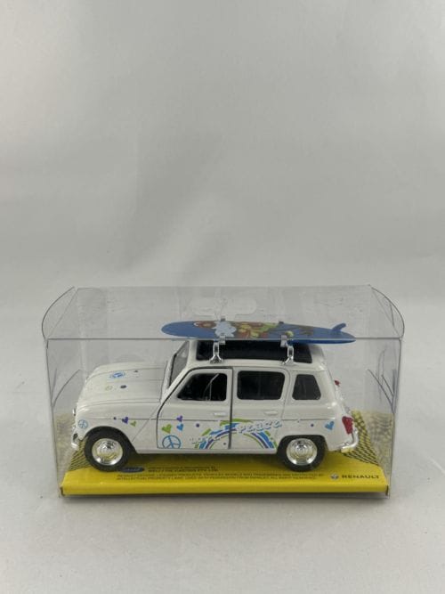Renault 4L blanche hippie planche de surf bleue