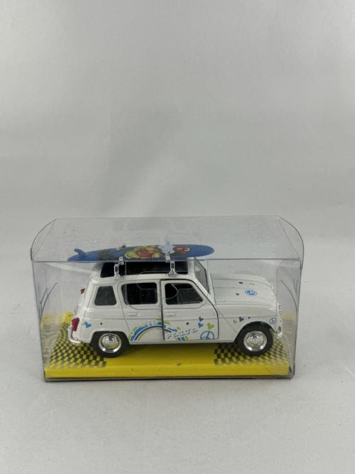 Renault 4L blanche hippie planche de surf bleue