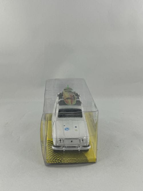 Renault 4L blanche hippie planche de surf verte