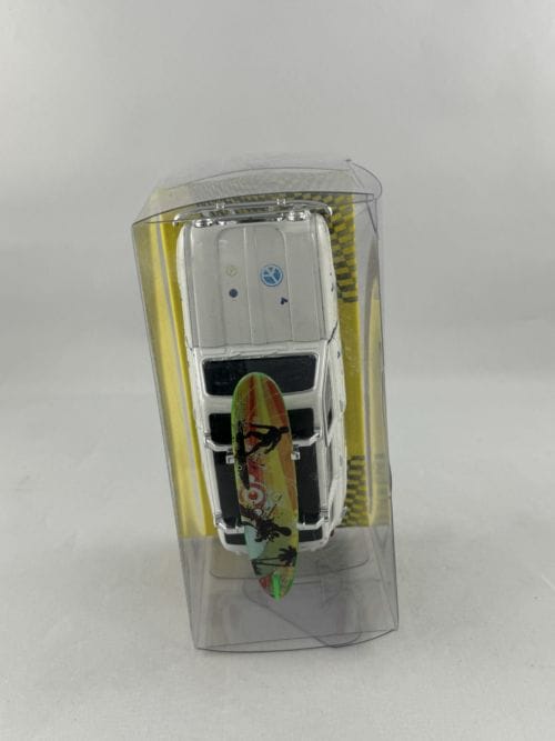 Renault 4L blanche hippie planche de surf verte