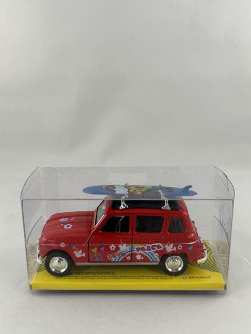 Renault 4L rouge hippie planche de surf bleue