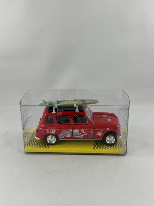 Renault 4L rouge hippie planche de surf verte