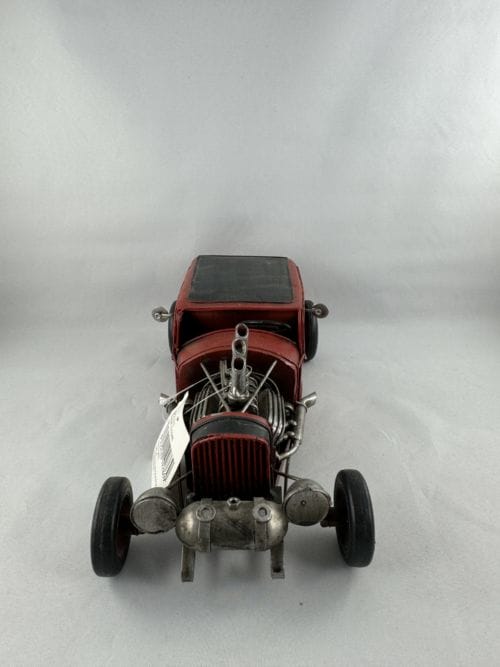 Voiture dragster rouge - cheminées supérieures au capot