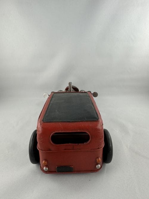 Voiture dragster rouge - cheminées supérieures au capot