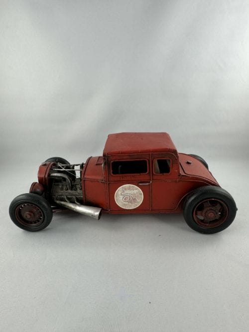 Voiture dragster rouge - cheminées inférieures au capot