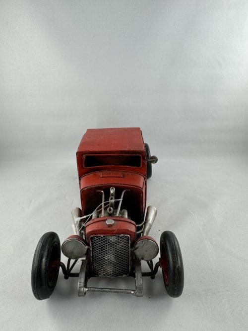 Voiture dragster rouge - cheminées inférieures au capot