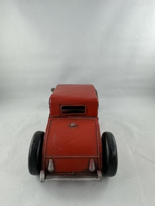 Voiture dragster rouge - cheminées inférieures au capot