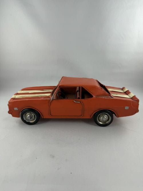 Ford Mustang rouge à bandes blanches