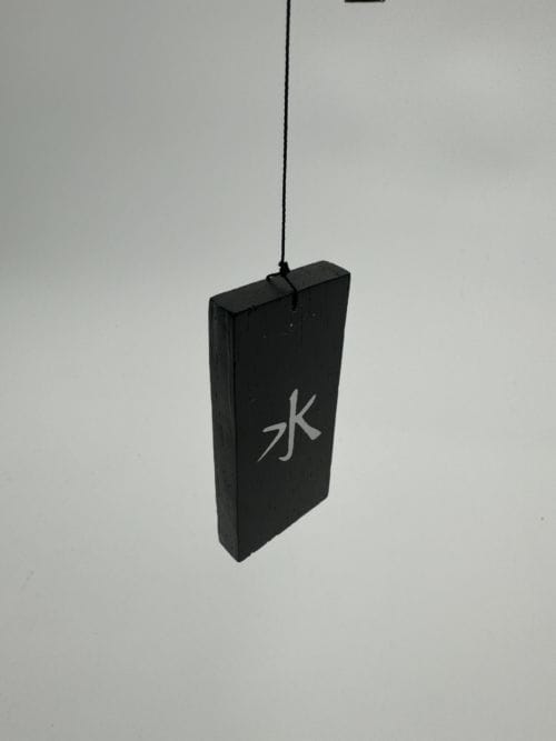 Carillon mobile 4 tubes en métal noir - Japonais avec plaque