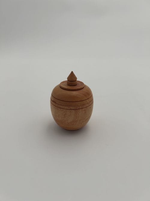 Petite boite en bois couvercle pagode