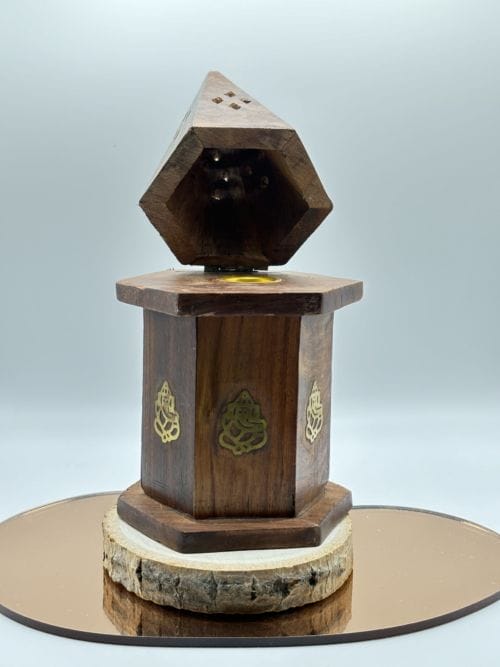 Boite en bois couvercle pagode