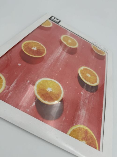 Illustration Orange sur fond rose