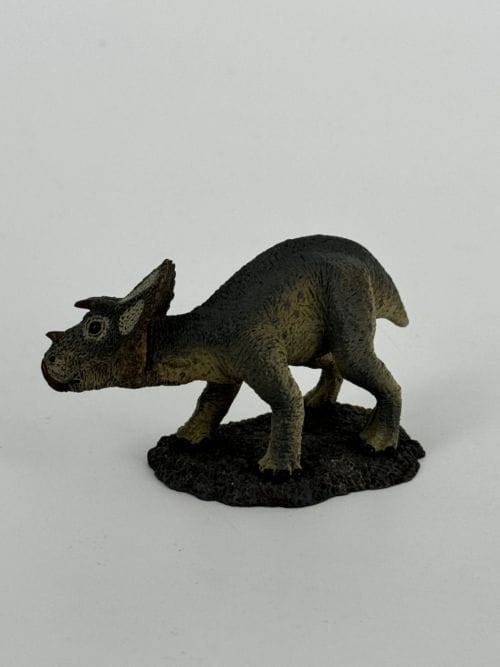 Triceratops jeune - REBOR 1:35 scale Baby Triceratops (Hazelnut – Scout Series)