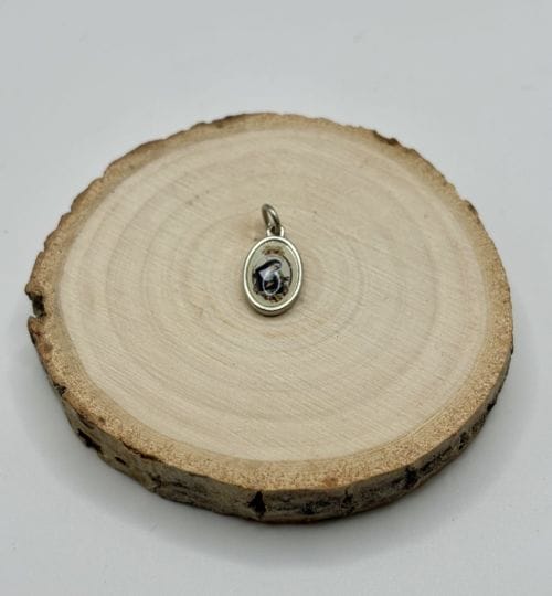 Médaille Ovale en Résine - Sainte Rita - Fond Blanc