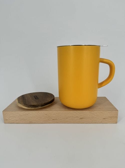 Tisanière Juliet en grès 47,5 cl Jaune Moutarde et couvercle en acacia - OGO Living