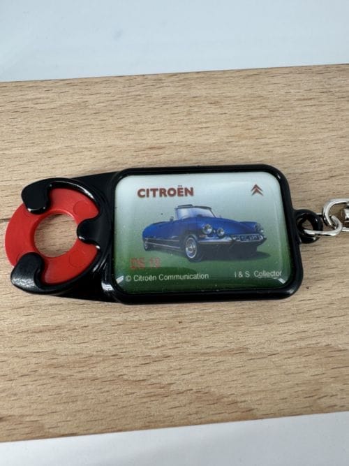 Portes-clés avec jeton Citroën DS 19 bleue