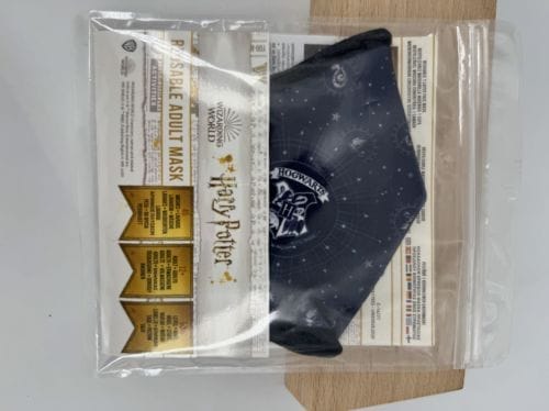 Harry Potter - Masque textile Hogwarts (Poudlard) sur fond voie lactée - Taille adulte