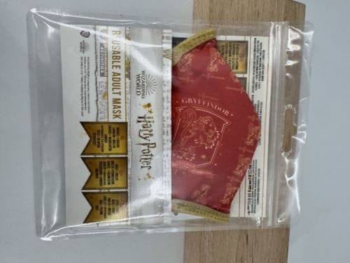 Harry Potter - Masque textile Armoirie Gryffindor (Gryffondor) rouge et jaune - Taille adulte