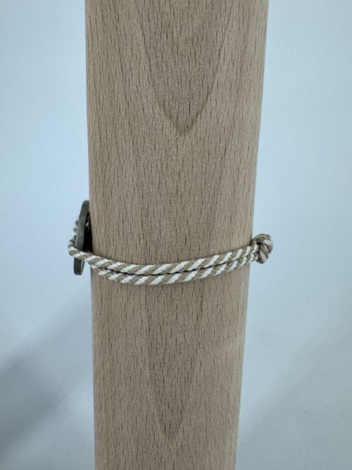 Le vent à la française Bracelet Homme - Rose des vents points cardinaux 2 cm de diamètre - bracelet rayures blanc marron - Résistant à l'eau - taille ajustable - confectionné à la main