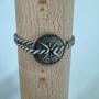 Le vent à la française Bracelet Homme - Rose des vents points cardinaux 2 cm de diamètre - bracelet rayures bleues marrons - Résistant à l'eau - taille ajustable - confectionné à la main