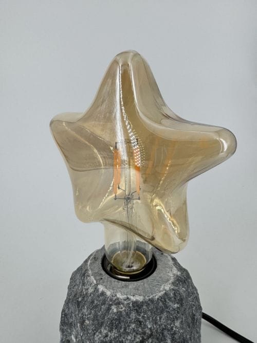 Ampoule E27 Opjet LED filament Bulb 8W 50w incandescent - 220-240V - ampoule verre teinté ambré - blanc chaud 700Lm - usage de variateur possible - Ref 012845