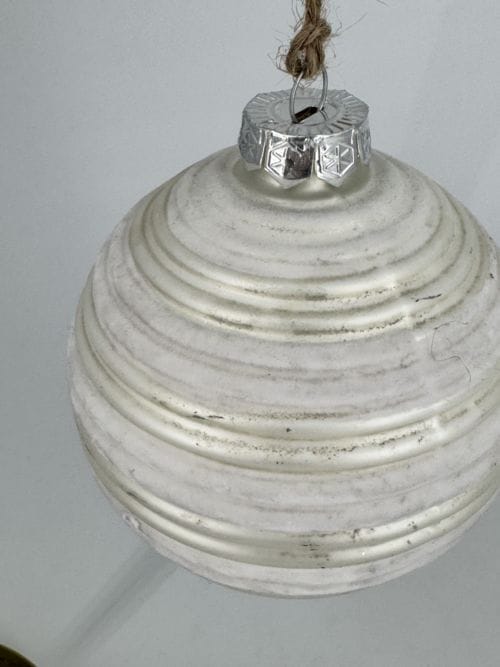 Boule de Noël à suspendre blanche