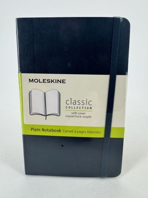 Moleskine Classic Collection Plain Notebook Soft Cover - Carnet bleu foncé à pages blanches - 192 pages