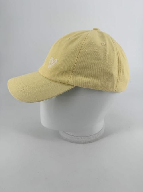 Casquette Jaune - Petit Coeur Blanc