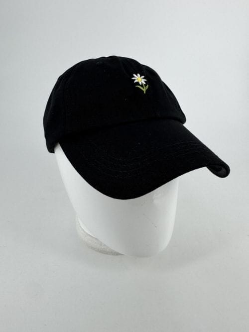 Casquette Noire - Marguerite Blanche