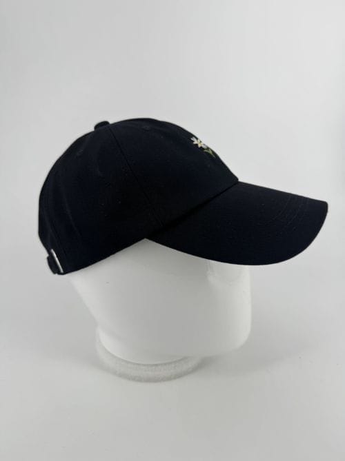 Casquette Noire - Marguerite Blanche