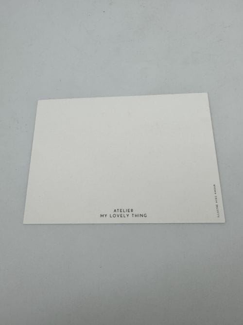 Carte My Lovely Thing - Femme qui renverse son café