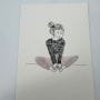 Carte My Lovely Thing - Femme assise et souriante se touchant les pieds