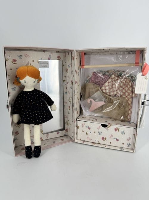 Valise et poupée La petite penderie Moulin Roty 3575676425640