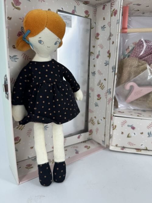 Valise et poupée La petite penderie Moulin Roty 3575676425640