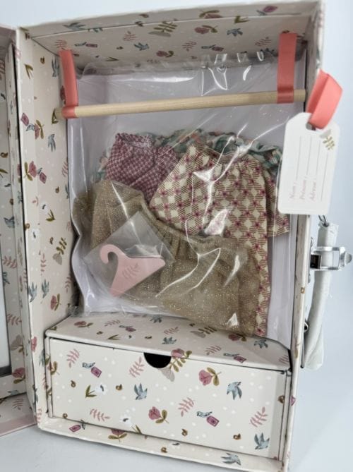 Valise et poupée La petite penderie Moulin Roty 3575676425640