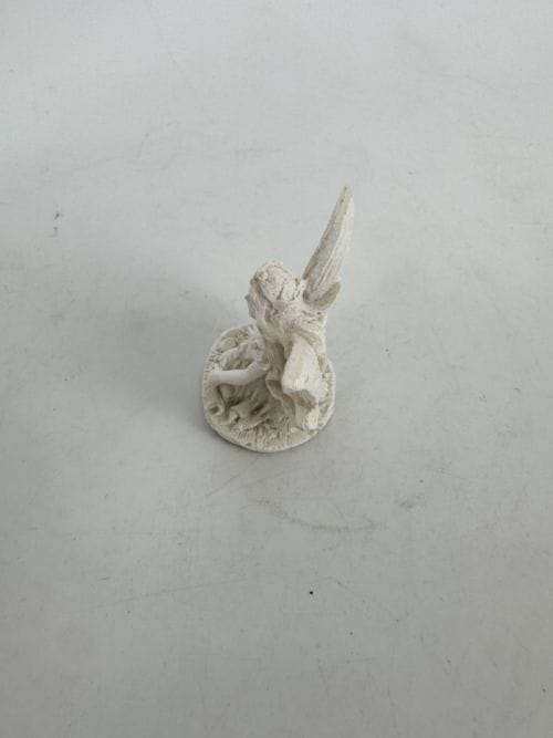 Fée à genoux - dans sa boite