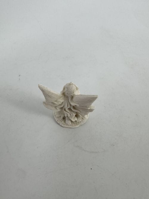 Fée à genoux - dans sa boite