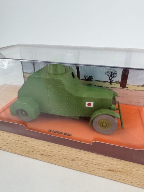 Tintin Hergé En voiture avec Tintin - L'automitrailleuse blindée - Le lotus bleu - Moulinsart 2013 - Référence 2528023