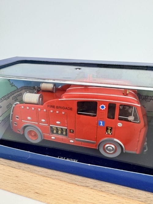 Tintin Hergé En voiture avec Tintin - Le camion des pompiers de l'île noire - Moulinsart 2006 - Référence 2 118 042 - éditions Atlas
