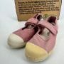 Chaussures enfants sneakers toile à scratch coton bio Natural World 476 552 Rose Ant -Taille 31 La semelle d'une des deux est plus jaune que l'autre