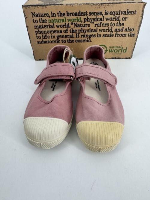 Chaussures enfants sneakers toile à scratch coton bio Natural World 476 552 Rose Ant -Taille 31 La semelle d'une des deux est plus jaune que l'autre
