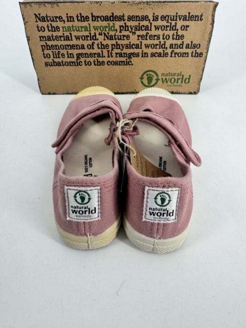 Chaussures enfants sneakers toile à scratch coton bio Natural World 476 552 Rose Ant -Taille 31 La semelle d'une des deux est plus jaune que l'autre