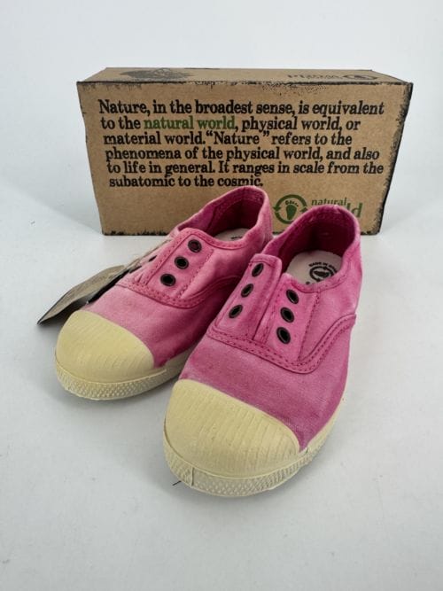 Chaussures enfants sneakers toile élastique coton bio Natural World 470E 612 Fushia Enz - Rose - Taille 28 La semelle d'une des deux est plus jaune que l'autre