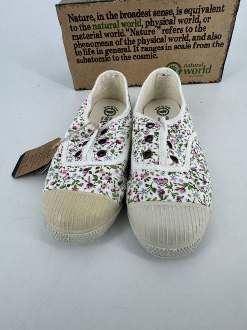 Chaussures enfants sneakers toile élastique coton bio Natural World 471 505 Blanc à fleurs Taille 31 La semelle d'une des deux est plus jaune que l'autre