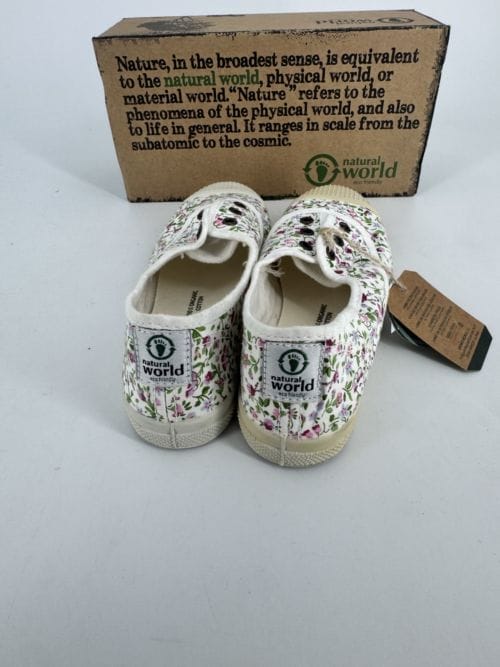 Chaussures enfants sneakers toile élastique coton bio Natural World 471 505 Blanc à fleurs Taille 31 La semelle d'une des deux est plus jaune que l'autre