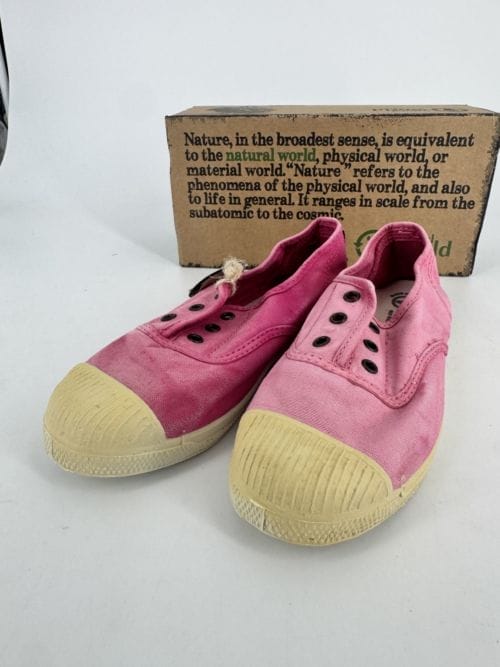 Chaussures enfants sneakers toile élastique coton bio Natural World 470E 612 Fushia Enz - Rose - Taille 32 La semelle d'une des deux est plus jaune que l'autre